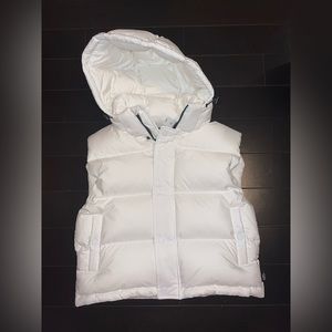 (Never worn tag still on) Aritzia Super World The Super Puff Shorty Vest